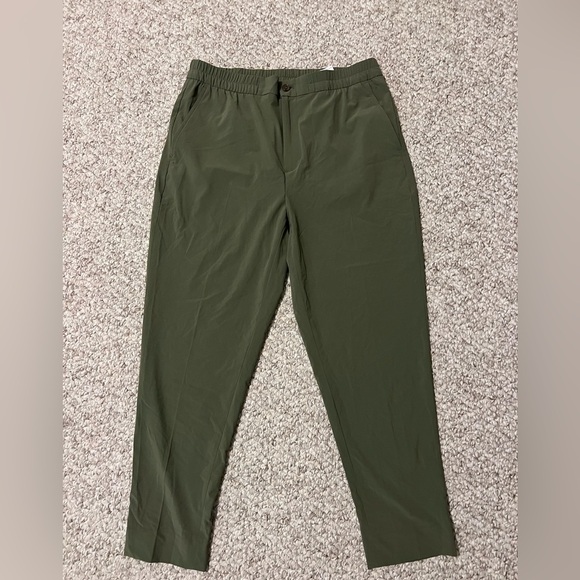 Banana Republic Women’s Airstretch Lightweight Olive Green Pants Size M EUC - Picture 2 of 5